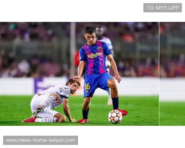 巴萨三人包夹断球瞬间转攻，佩德里直塞节奏完美